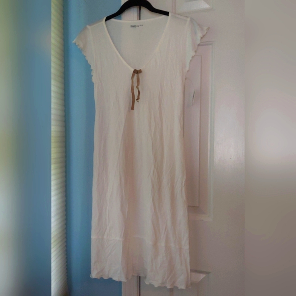 💥NEW💥White ruffle sleeve dress /nightgown/cover up